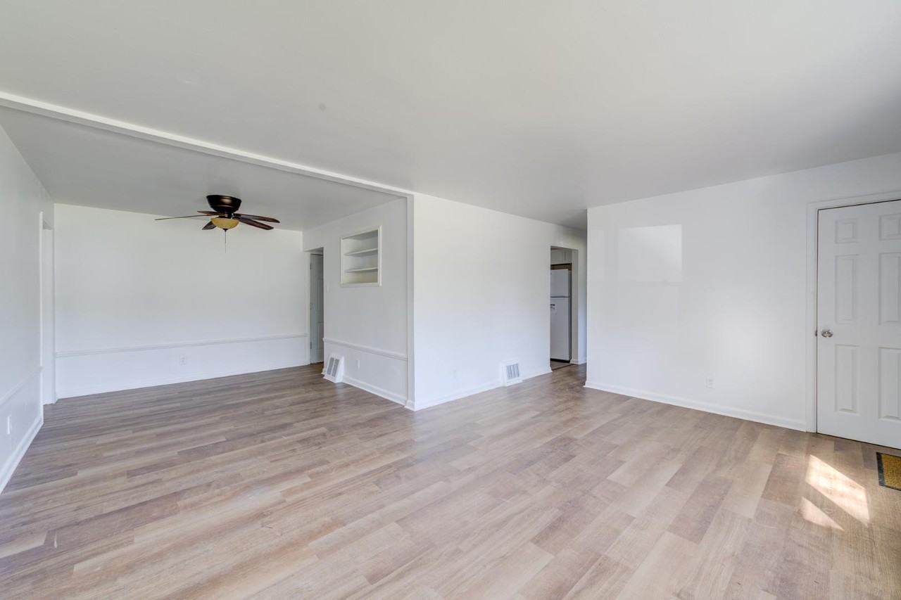 49 Forestwood Dr - Photo 7 of 20