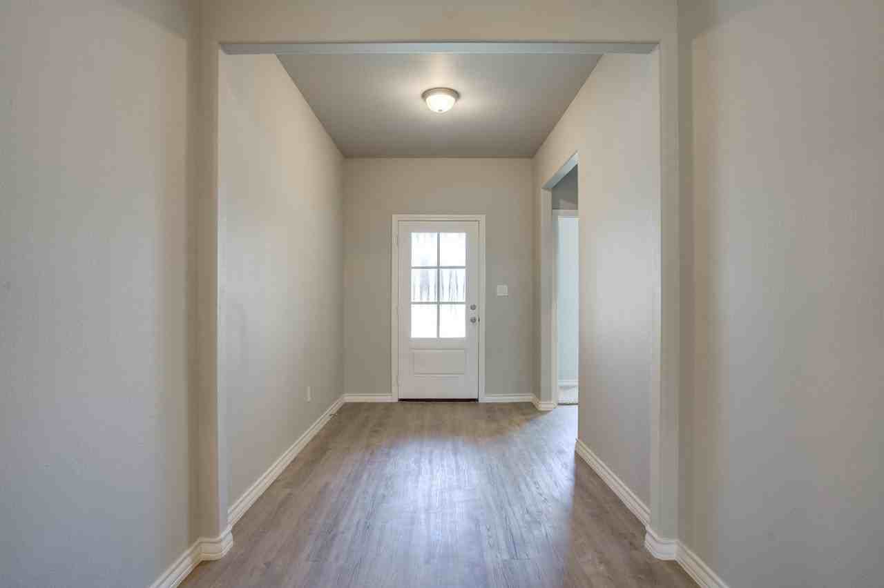 7602 60th St - Photo 7 of 20