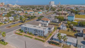 featured image of 1002 11th St