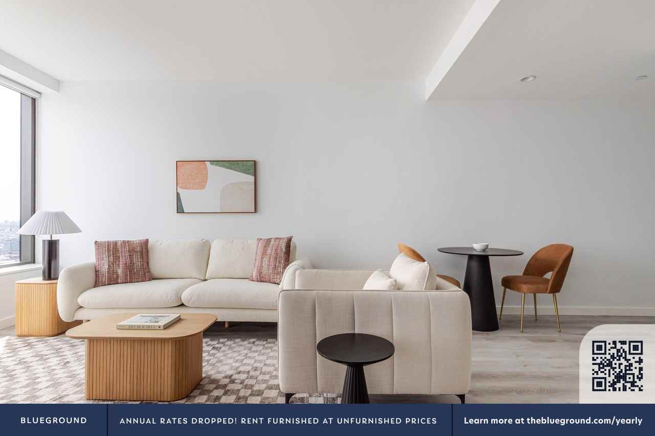 87 Commercial St #1813 - Photo 4 of 38