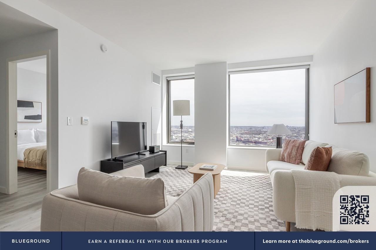 87 Commercial St #1813 - Photo 5 of 38