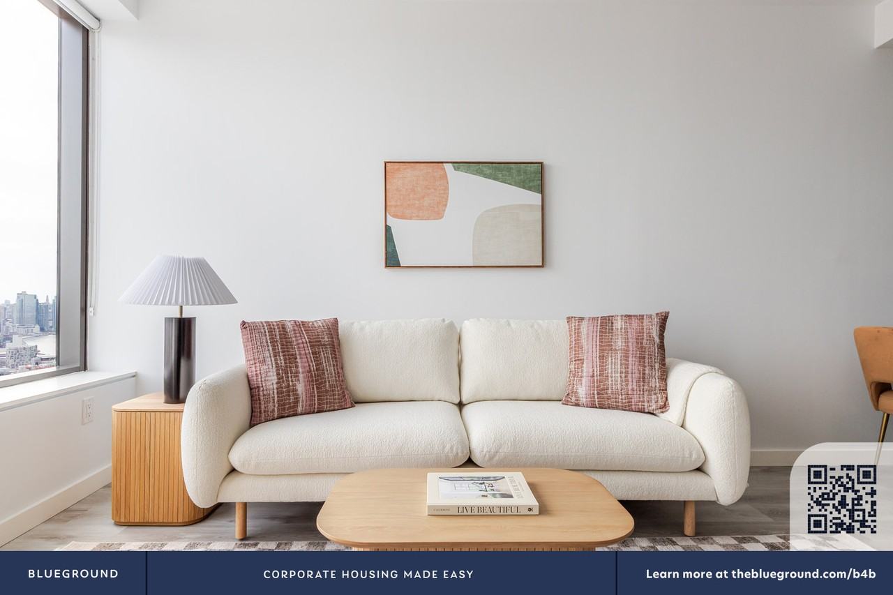 87 Commercial St #1813 - Photo 6 of 38