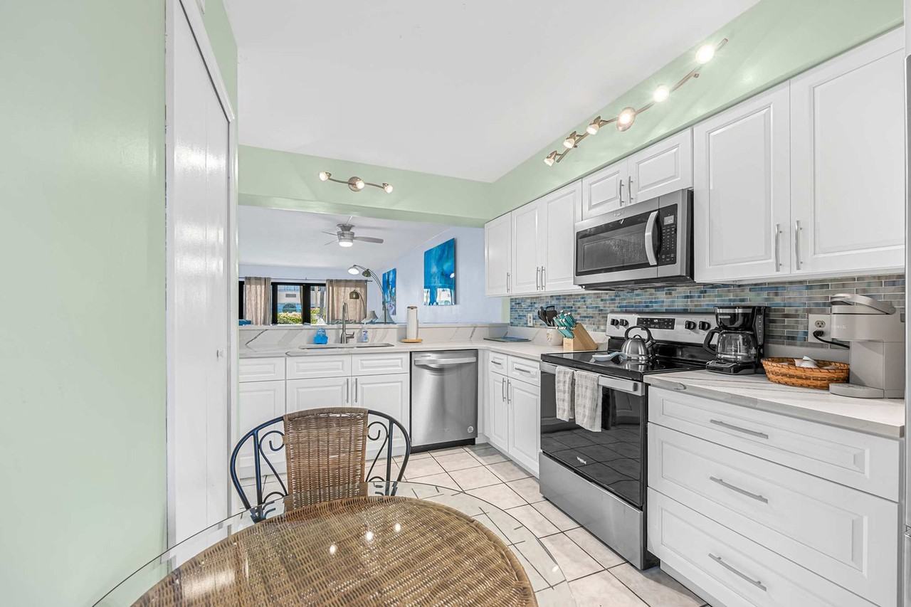 39 Tulip Ave #1044373P - Photo 3 of 37