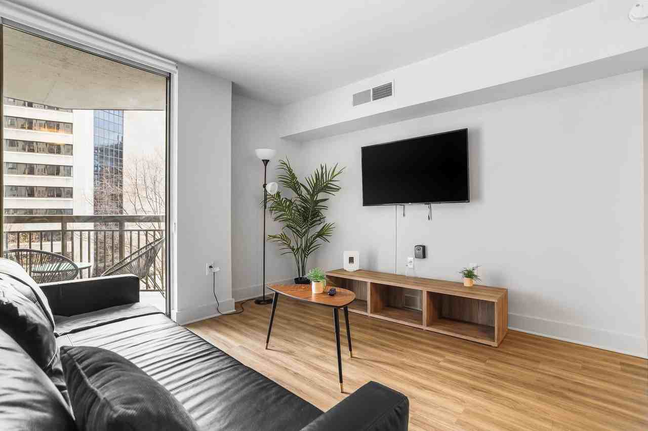 1221 S Eads St #1056571P - Photo 2 of 32