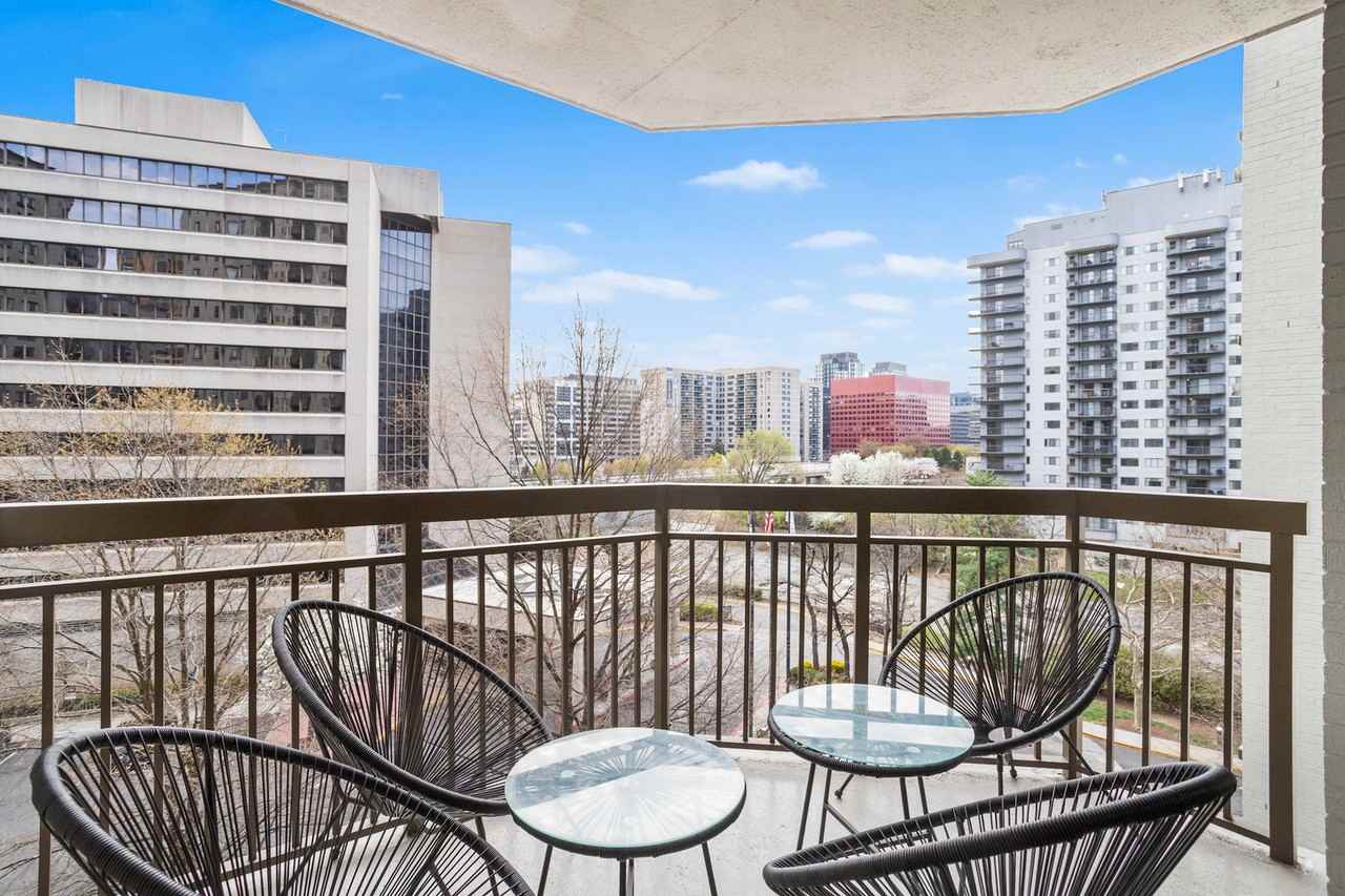 1221 S Eads St #1056571P - Photo 6 of 32