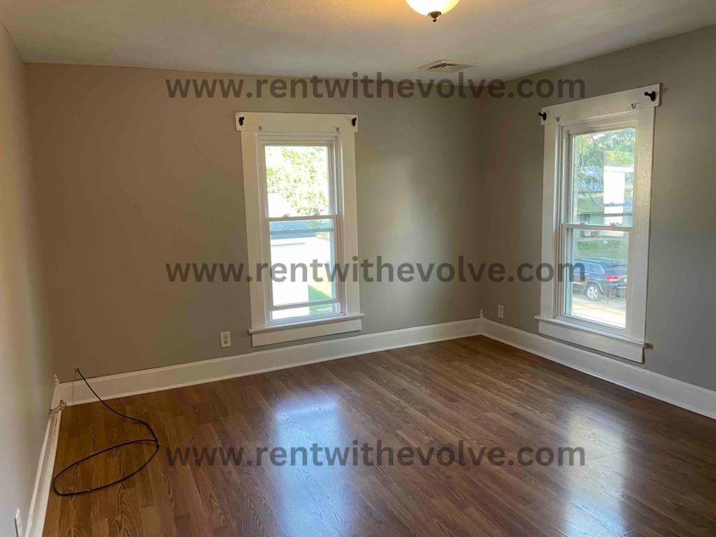 450 1/2 E Carl St - Photo 6 of 9