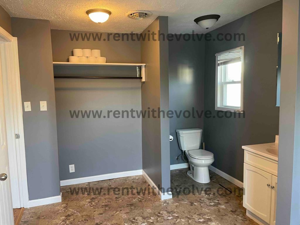 450 1/2 E Carl St - Photo 7 of 9