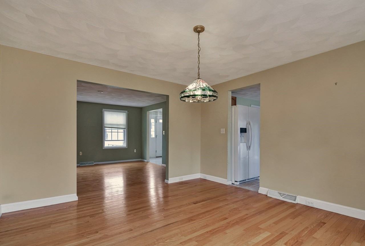 7 Van Norden Road - Photo 2 of 11