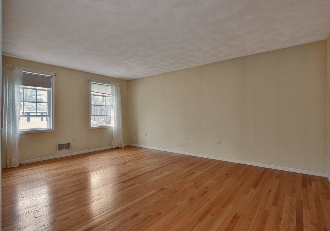 7 Van Norden Road - Photo 3 of 11