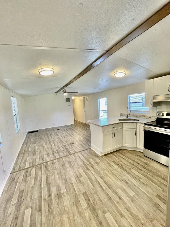 259 Stockton St - Photo 5 of 28