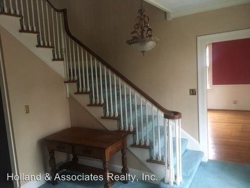 300 Highland Dr - Photo 3 of 13