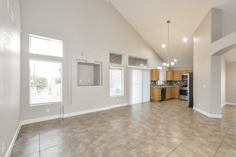 3741 Seaforth St - Photo 6 of 17