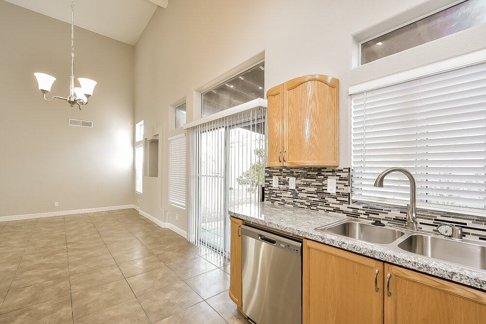 3741 Seaforth St - Photo 7 of 17