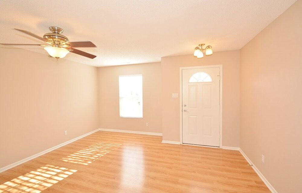 15131 Clear St - Photo 3 of 31