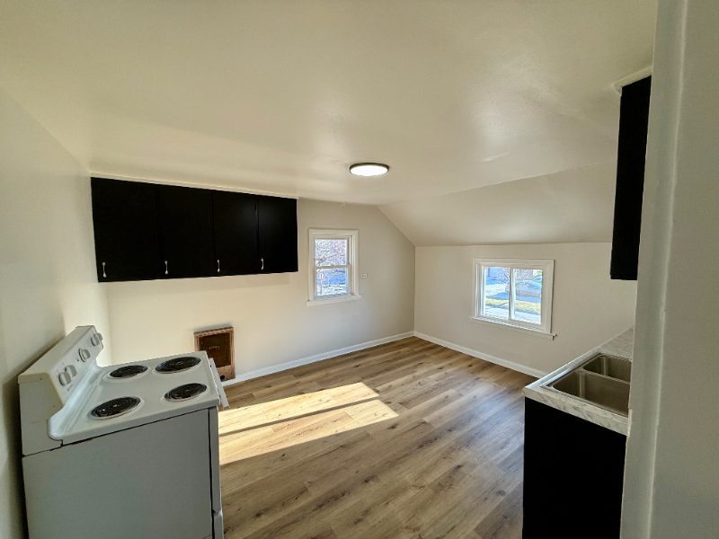 1118A S 15th St - Photo 2 of 8