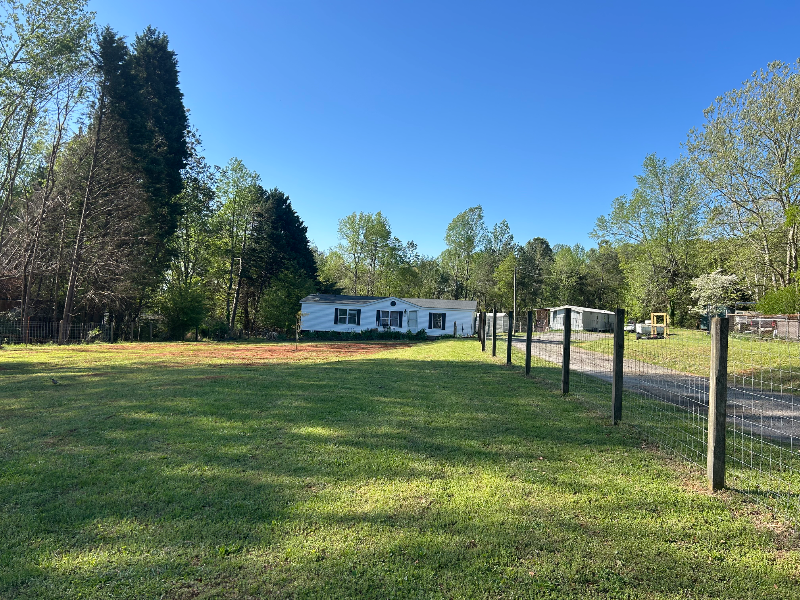 103 Boyd Dr - Photo 3 of 20