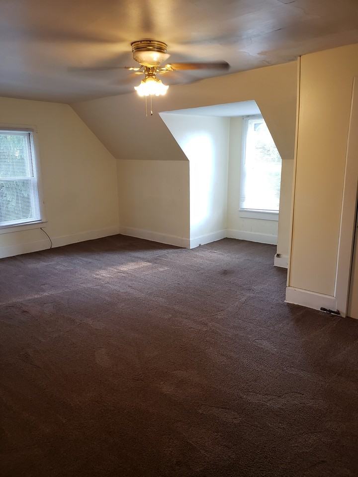 507 E Chestnut St #3 - Photo 2 of 7