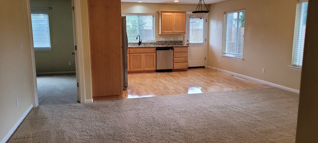 539 Se Oak Grove Ave #NA - Photo 5 of 18