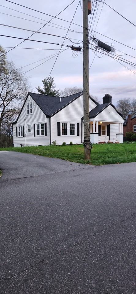 357 Oakland St Sw #NA - Photo 2 of 36