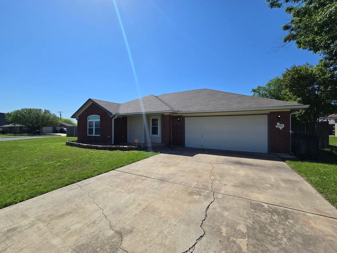 5012 Sunrise St - Photo 2 of 22