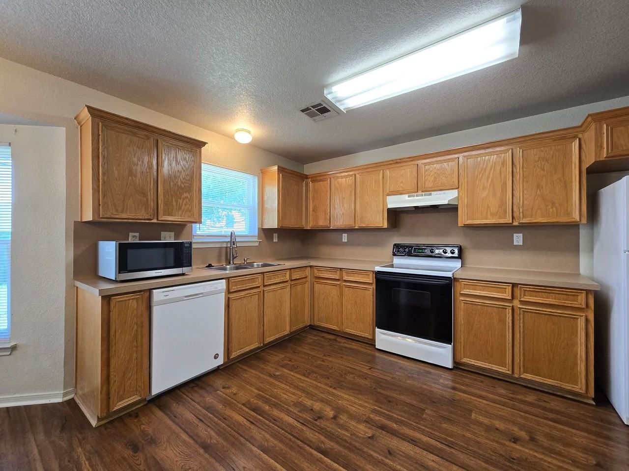 5012 Sunrise St - Photo 4 of 22