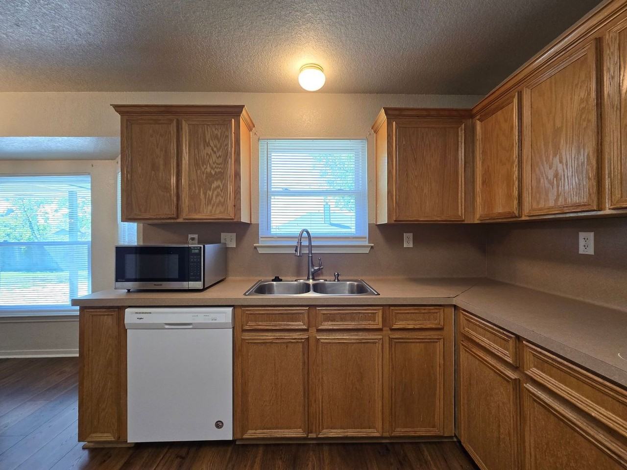 5012 Sunrise St - Photo 5 of 22