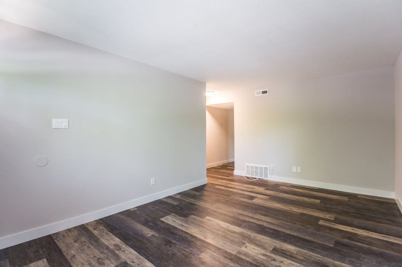 2338 Vaek Dr - Photo 4 of 10