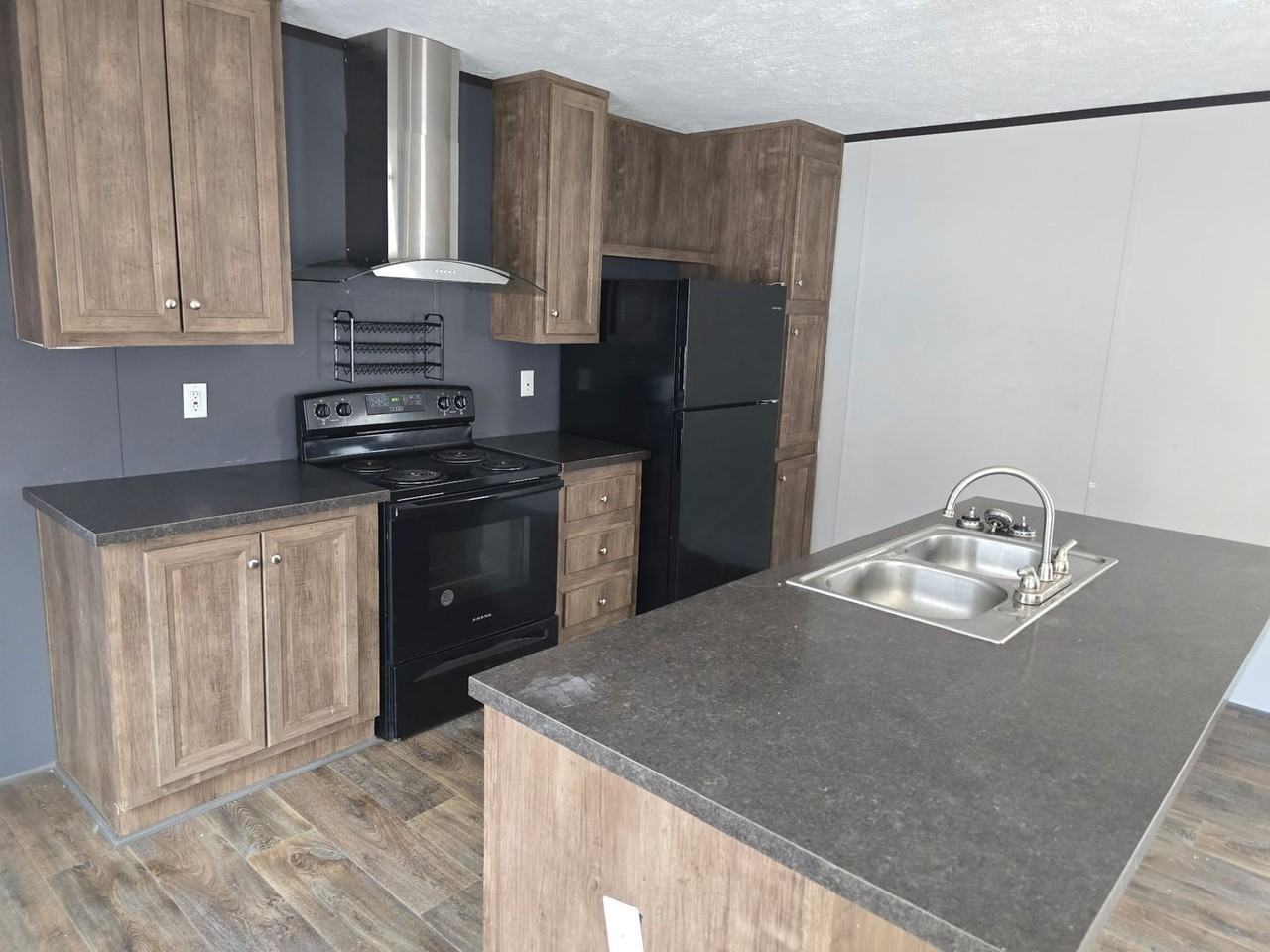 4951 Hickory Valley Rd - Photo 3 of 10
