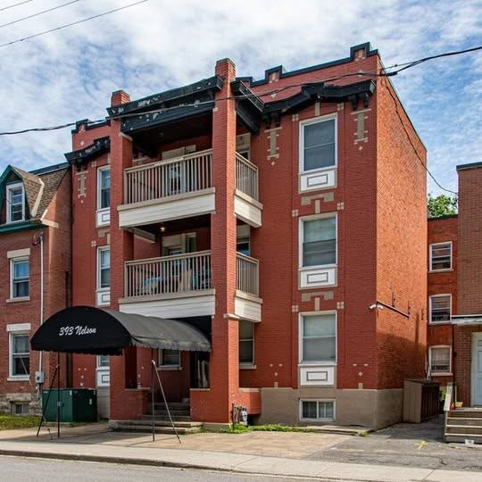 393 Nelson Street #12