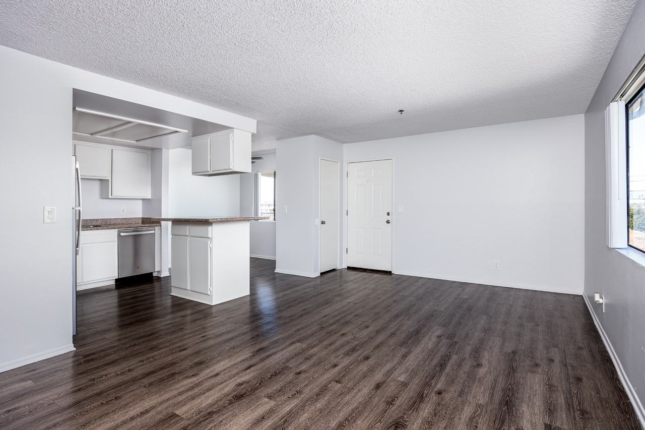 Greystone - Photo 5 of 13