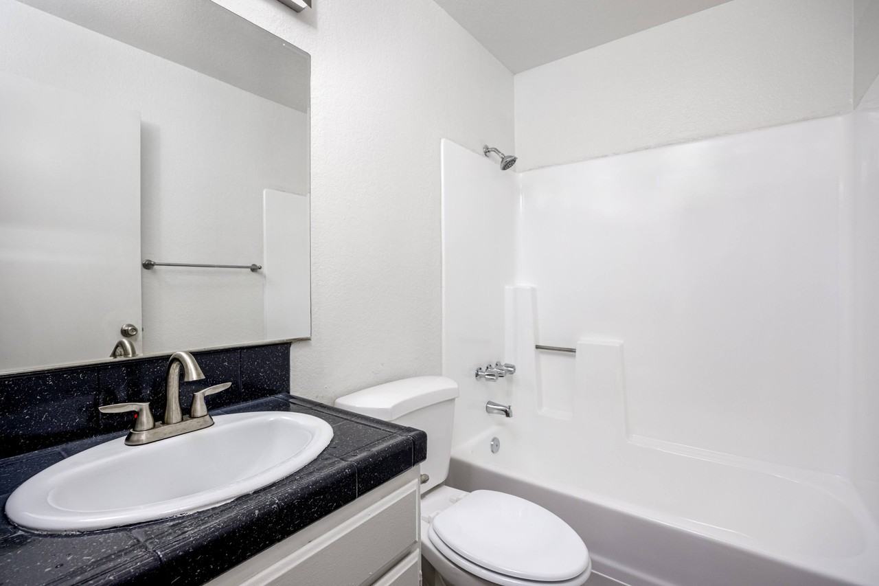 Laurel Terrace - Photo 3 of 14