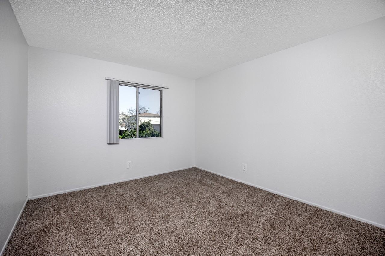 Laurel Terrace - Photo 5 of 14