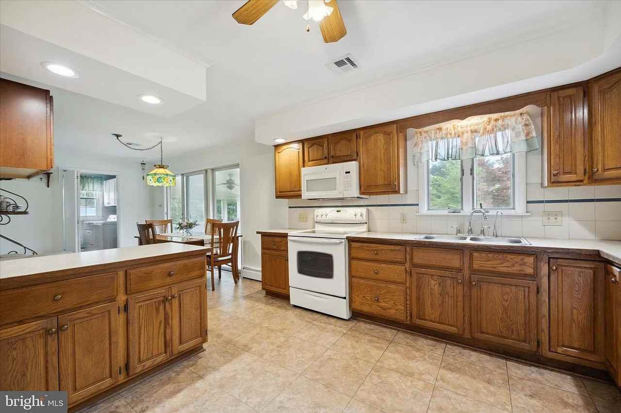 128 Morris Rd - Photo 7 of 37