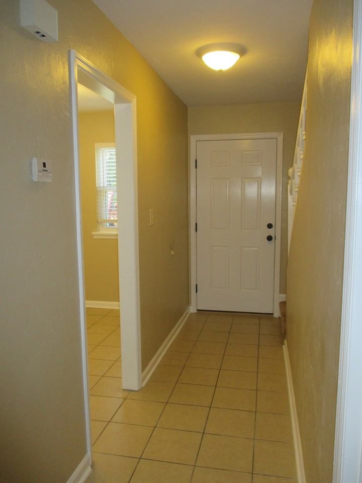 1569 Jacks Dr - Photo 3 of 15