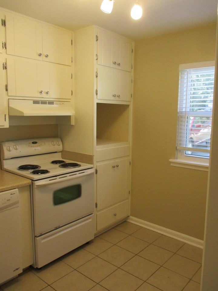 1569 Jacks Dr - Photo 4 of 15