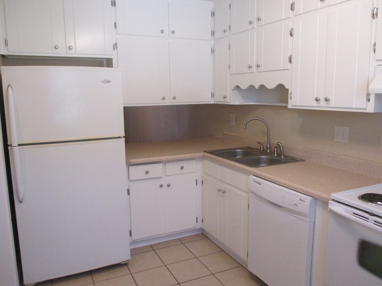 1569 Jacks Dr - Photo 5 of 15