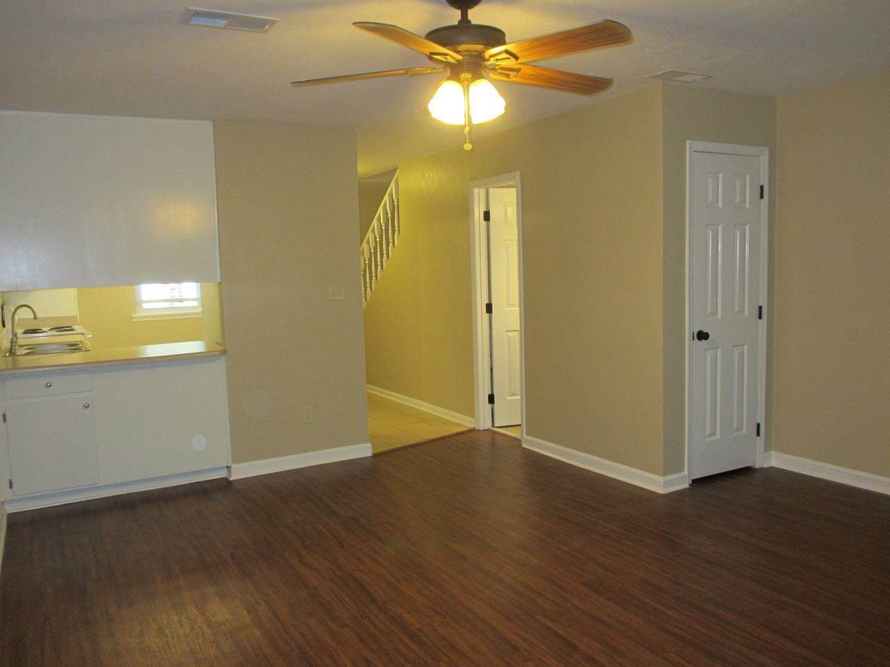 1569 Jacks Dr - Photo 6 of 15