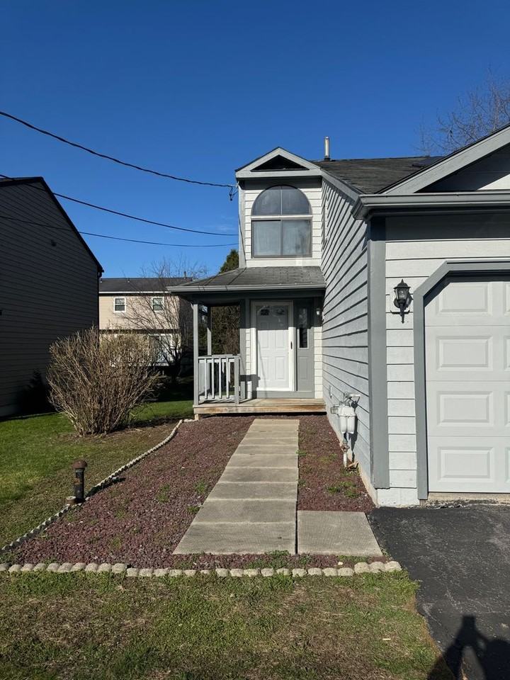 323 Gillespie Ave - Photo 2 of 27