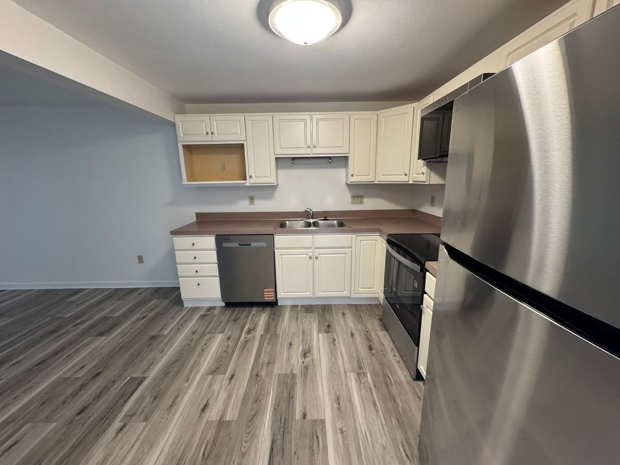 323 Gillespie Ave - Photo 5 of 27