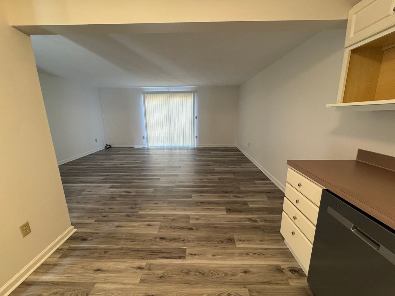 323 Gillespie Ave - Photo 6 of 27
