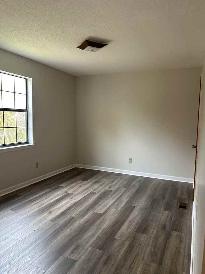 400 Alice Dr - Photo 2 of 3
