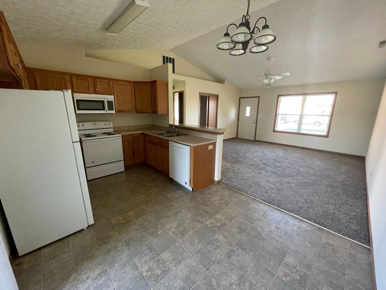 3223 Mendel Dr - Photo 4 of 14