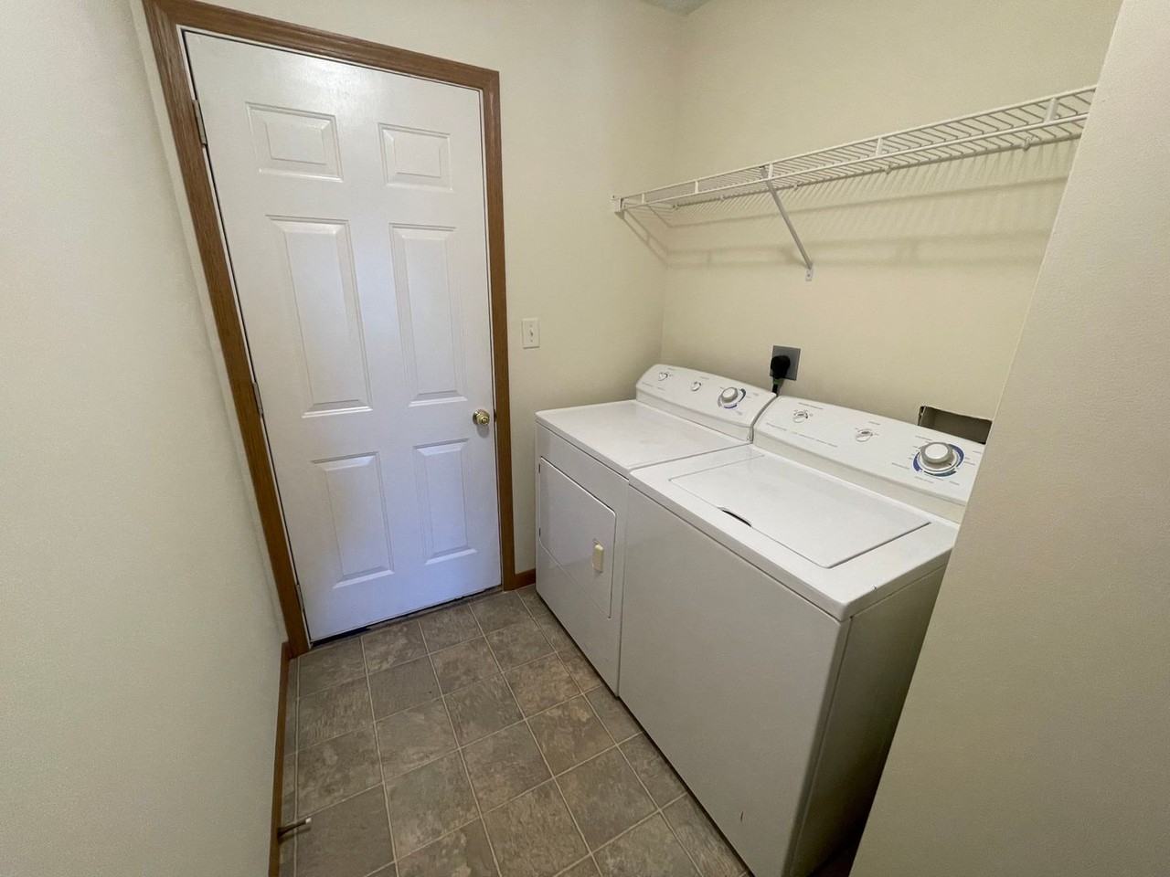 3223 Mendel Dr - Photo 7 of 14
