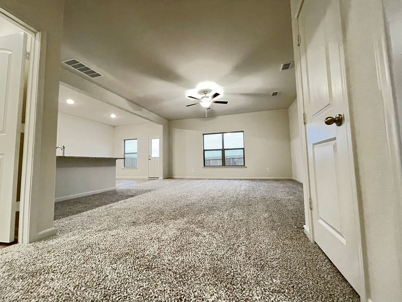 104 Caboose Ct - Photo 2 of 25