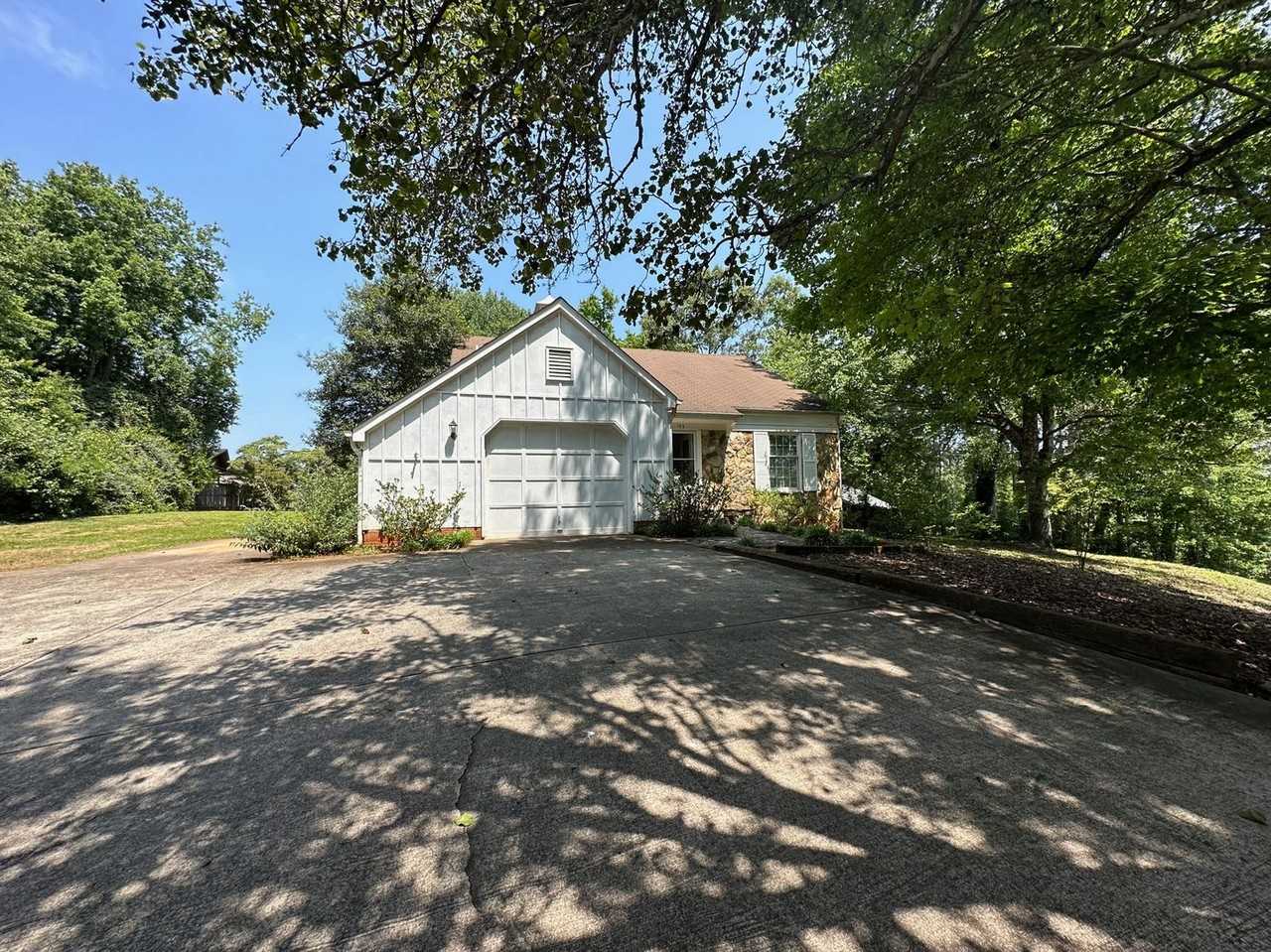 103 Bobolink Dr - Photo 2 of 16