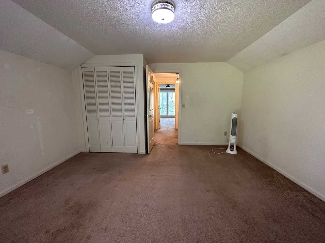 103 Bobolink Dr - Photo 3 of 16