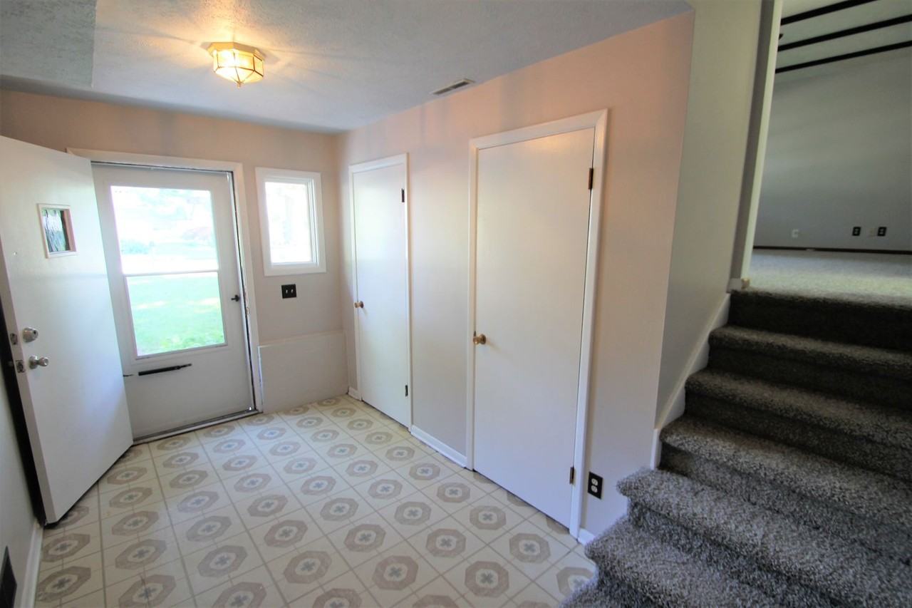 8707 Seward St - Photo 2 of 19