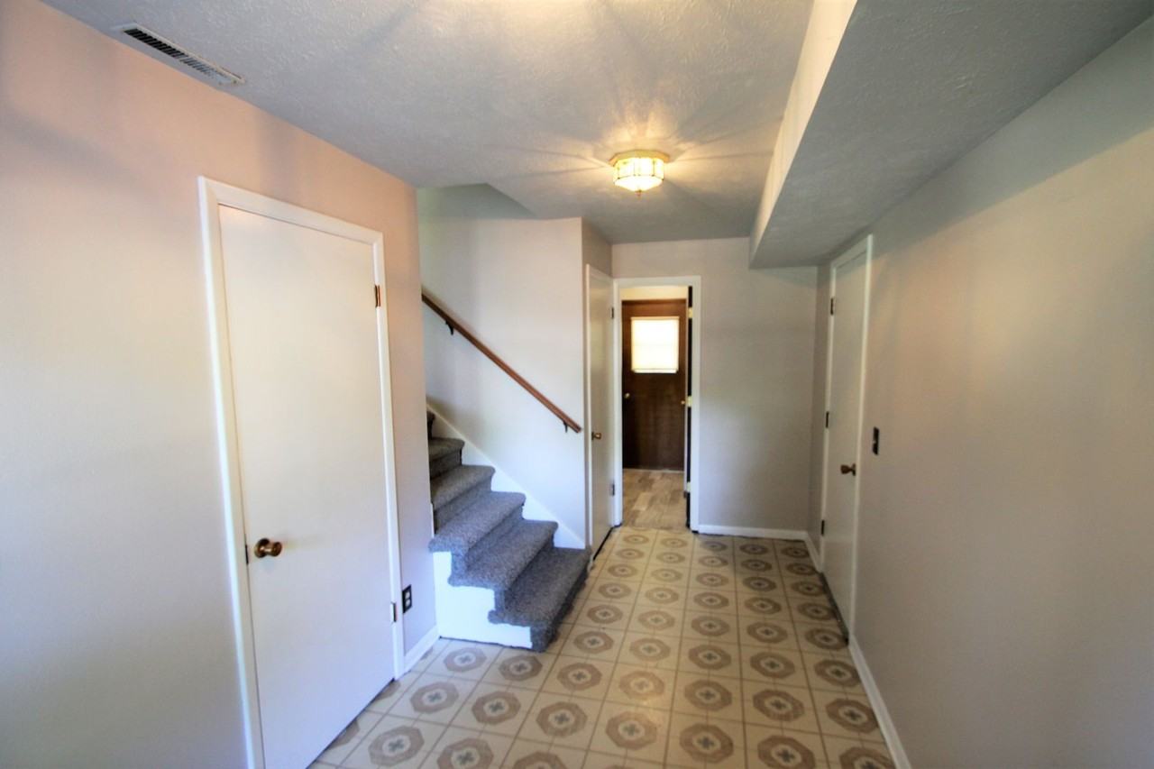 8707 Seward St - Photo 3 of 19