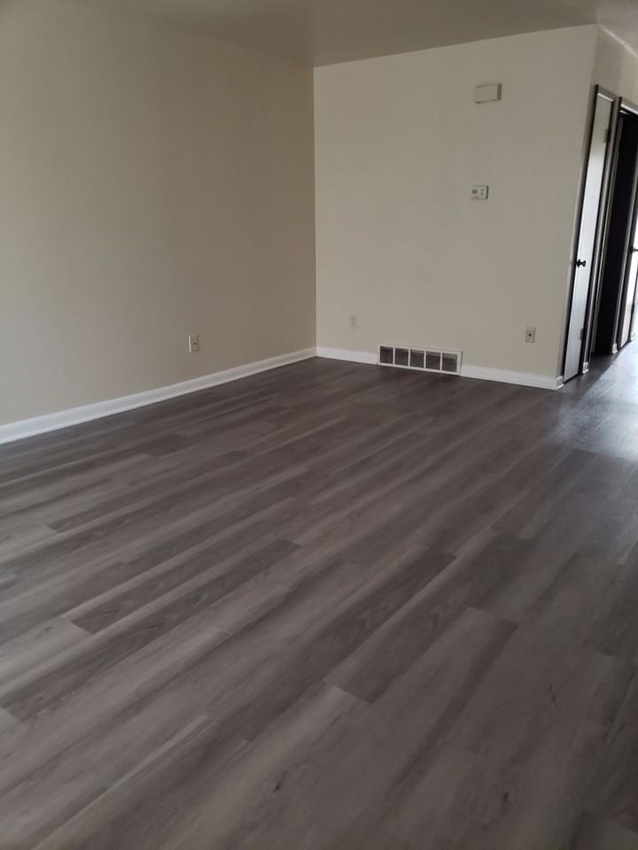 6032 W Port Ave - Photo 2 of 10