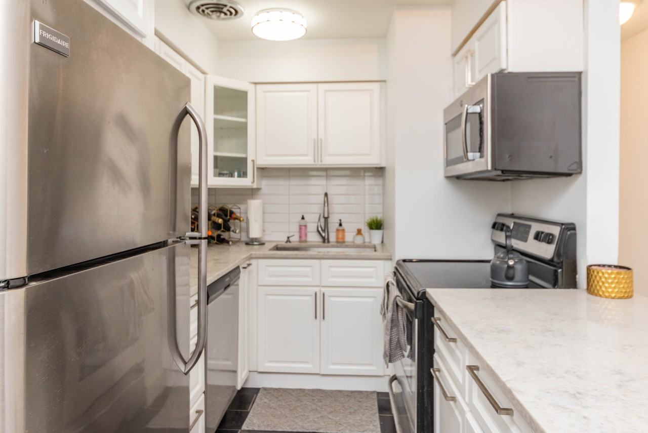 1750 N Wells St #106 - Photo 6 of 13